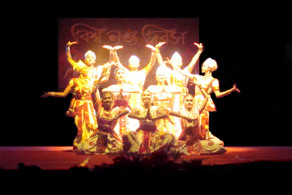 Krishnakshi & others performing on the occasion of World Dance Day